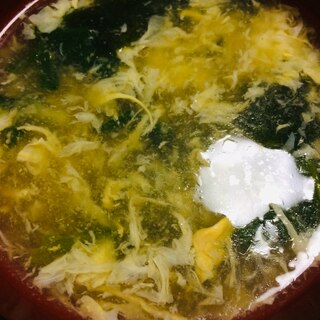 卵とほうれん草とわかめのスープ